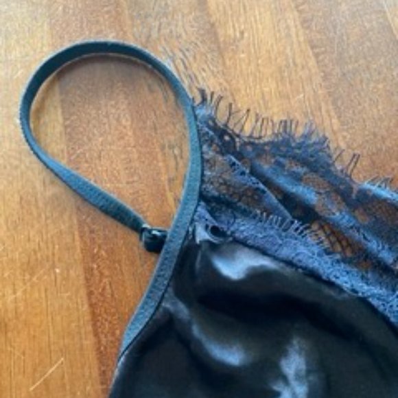 Black Laced Trim Tank Top - Picture 3 of 8